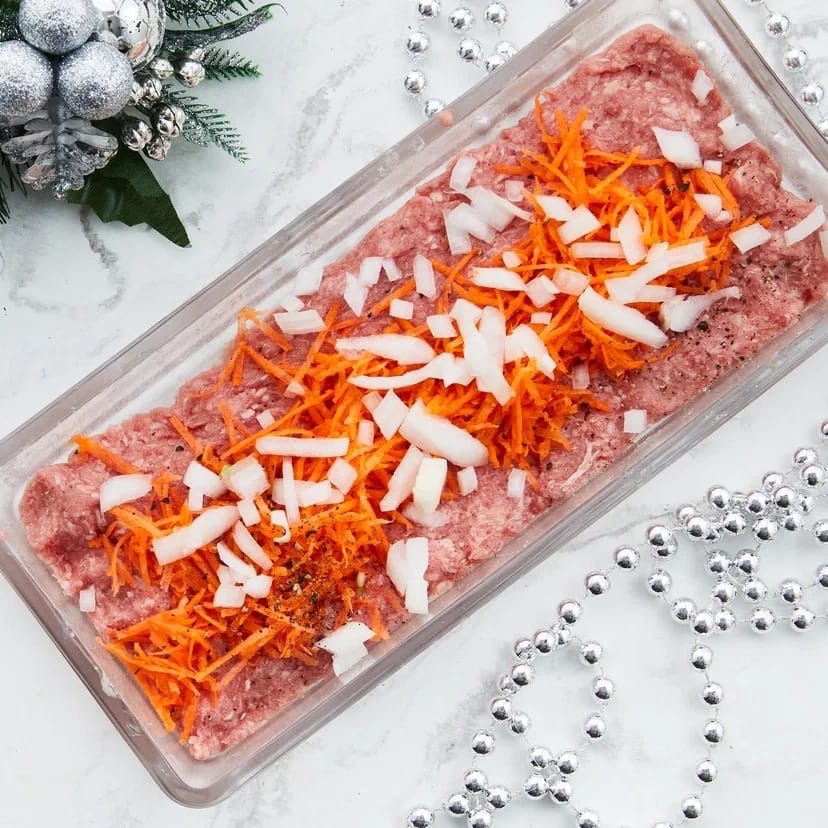 Праздничный мясной рулет
